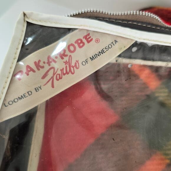 VTG Faribo Woolen Mill Co Pack a Robe Red Black Plaid Stadium Blanket w Case - Picture 4 of 15